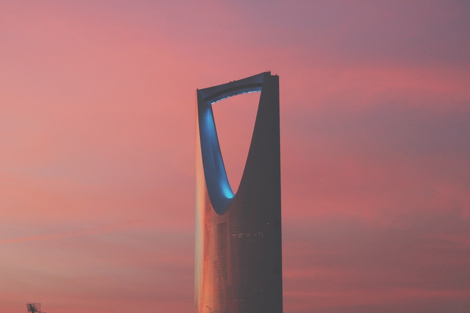 hala-alghanim-f5ZB0LHwi0s-unsplash